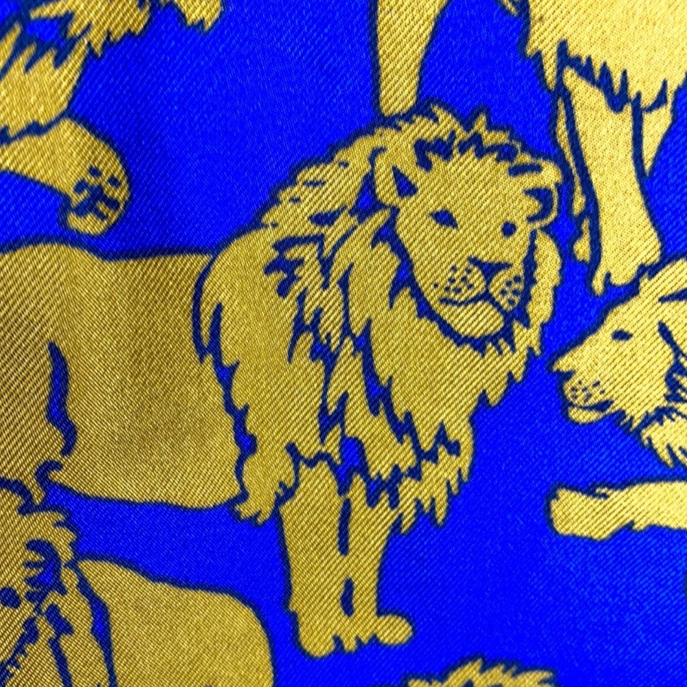 J.Crew Collection Royal Blue Gold
Lion Print Silk Shirt Blouse Size 0 - Picture 12 of 14